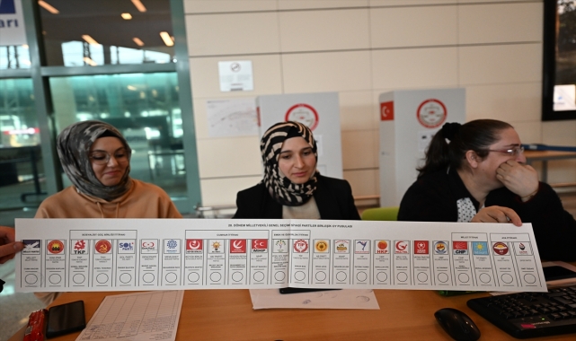 Ankara Esenboğa Havalimanı'ndaki oy verme işlemi başladı