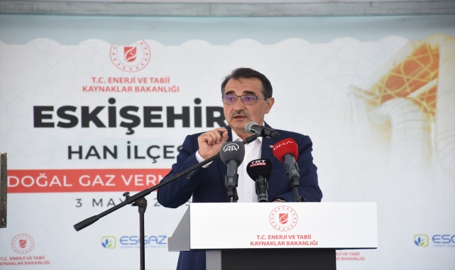 Bakan Dönmez, Eskişehir'in Han ilçesine doğal gaz verme törenine katıldı: