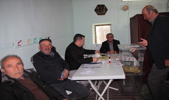 Beypazarı'nda 25 seçmenli mahallede vatandaşlar sandık başına gitti