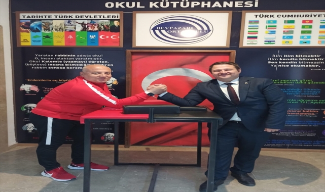 Beypazarı'nda okullara bilek güreşi masası dağıtıldı