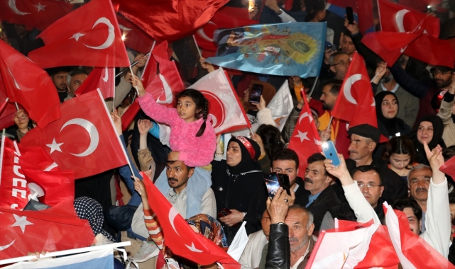 Cumhurbaşkanı Erdoğan'ın seçim başarısı kutlanıyor