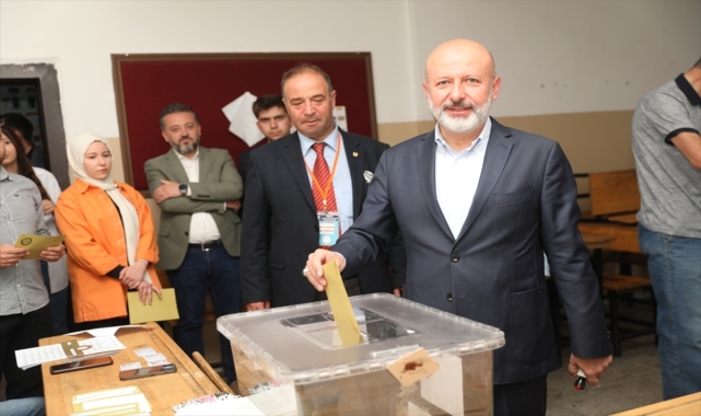 Kayseri'de belediye başkanları Cumhurbaşkanı Seçimi'nin ikinci turu için oyunu kullandı