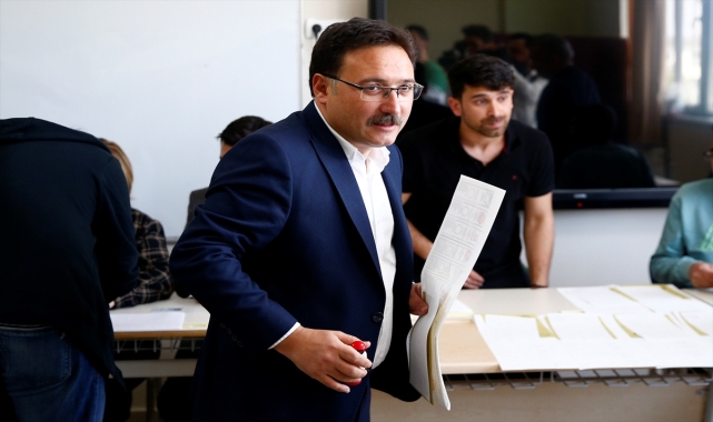 Kayseri Valisi Çiçek oyunu kullandı