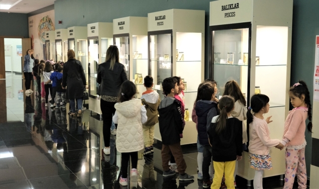 Sivas'ta öğrenciler Tabiat Tarihi Müzesi'ni gezdi