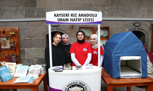 Kayseri'de imam hatip okullarının sene sonu etkinliği yapıldı