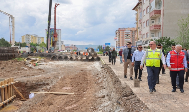 Sivas Valisi Şimşek ve Belediye Başkanı Bilgin, köprülü kavşak çalışmalarını inceledi