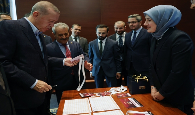 Cumhurbaşkanı Erdoğan, AK Parti 4. Olağanüstü Büyük Kongresi delege kartını teslim aldı