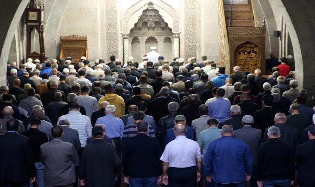 İç Anadolu'da camilerde Filistin'deki saldırılarda hayatını kaybedenler için cenaze namazı kılındı