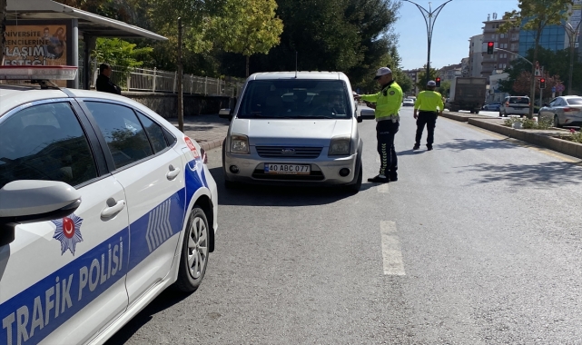Kırşehir polisi eş zamanlı “şok” uygulama yaptı