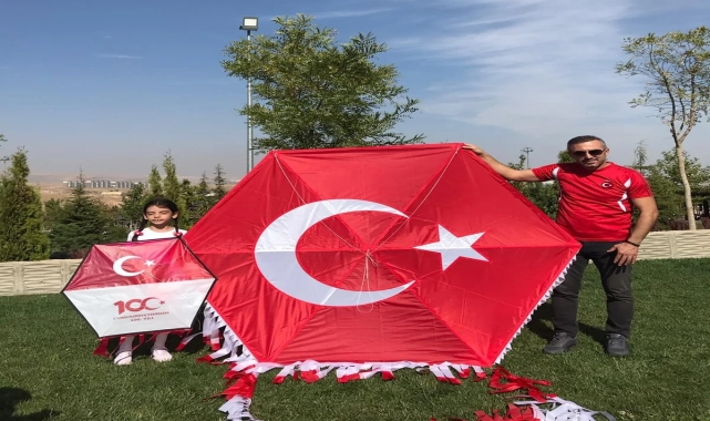 Konya'da Cumhuriyetin 100. yılı etkinlikleri kapsamında uçurtma şenliği düzenlendi