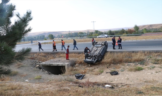 Yozgat’ta 2 otomobilin çarpışması sonucu 4 kişi yaralandı
