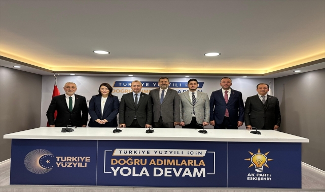AK Parti Tepebaşı İlçe Başkanı Aydın, aday adaylarıyla bir araya geldi