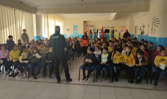 Kırşehir'de afet farkındalık eğitimi ve tatbikatı düzenlendi