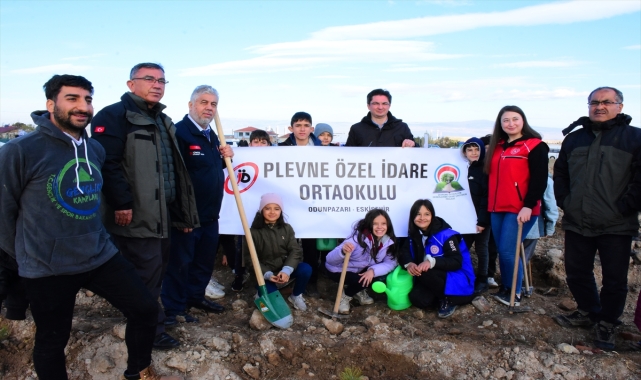 Türkiye Diyanet Vakfı Eskişehir Şubesi Hatıra Ormanı'na 500 fidan dikildi