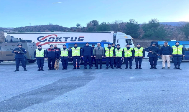 Koyulhisar Kaymakamı Demir, kontrol noktasındaki jandarma ekibini ziyaret etti