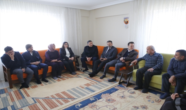 Nebi Hatipoğlu, depremzede aileyi ziyaret etti