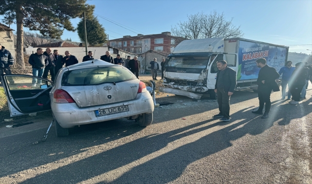 Eskişehir'de trafik kazasında ölen öğretim üyesi ve kızının cenazeleri defnedildi