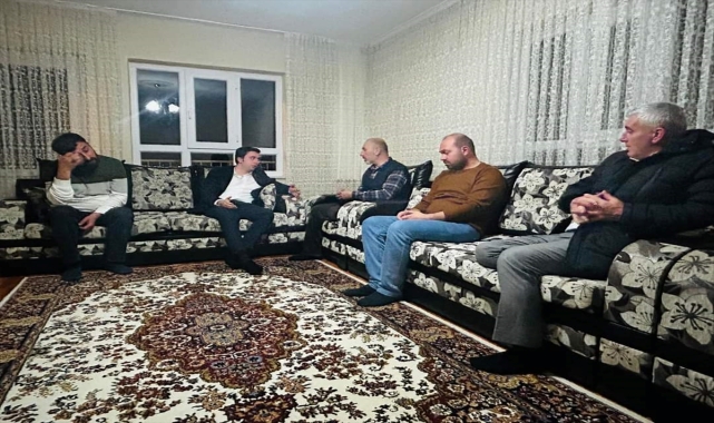 Karakeçili Kaymakamı Uludağ, depremlerde yaşamını yitirenlerin ailelerini ziyaret etti