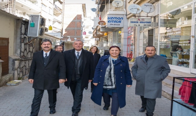 Kırşehir'de AK Parti heyeti esnafı ziyaret etti