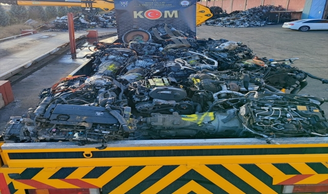 Niğde'de yurt dışından kaçak araç motoru getirdikleri iddiasıyla 7 zanlı yakalandı