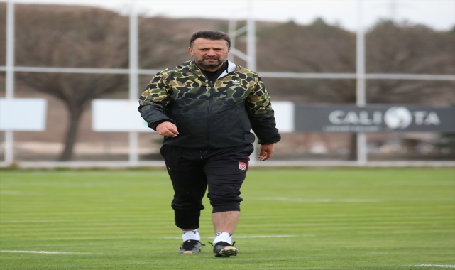 Sivasspor Teknik Direktörü Uygun, taraftardan destek istedi: