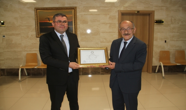 Beyşehir Belediye Başkanlığına seçilen Adil Bayındır mazbatasını aldı