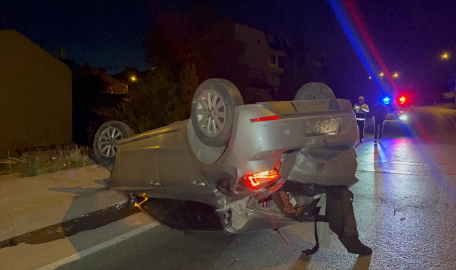 Eskişehir'de devrilen otomobilin sürücüsü yaralandı
