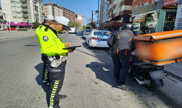 Eskişehir'de polis ekipleri denetimlerde bulundu