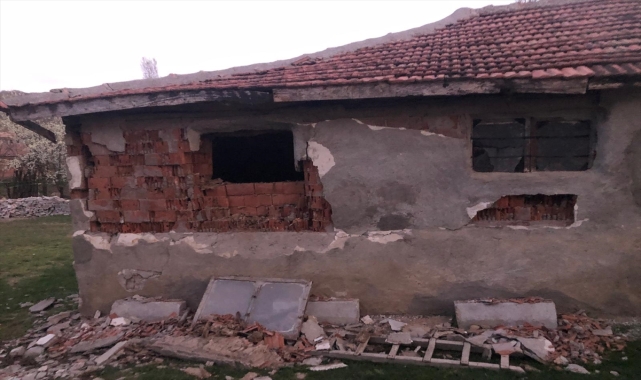 GÜNCELLEME - Tokat'ta meydana gelen 5,6 büyüklüğündeki deprem Yozgat'ta hasara neden oldu