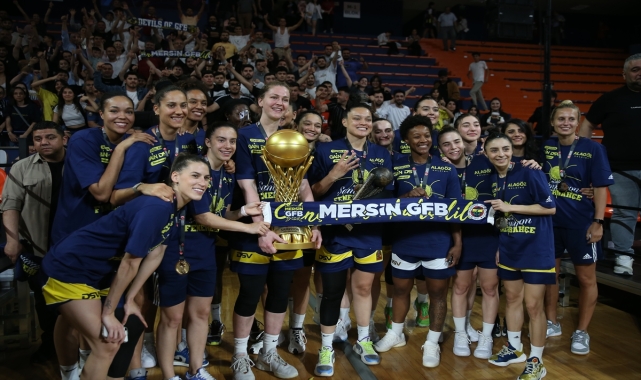 ING Kadınlar Basketbol Süper Ligi şampiyonu Fenerbahçe, kupasını aldı