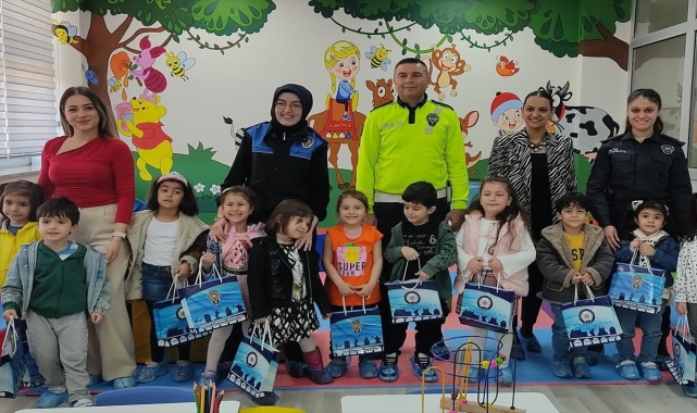 Kırşehir'de anaokulu öğrencileri İl Emniyet Müdürlüğünü gezdi
