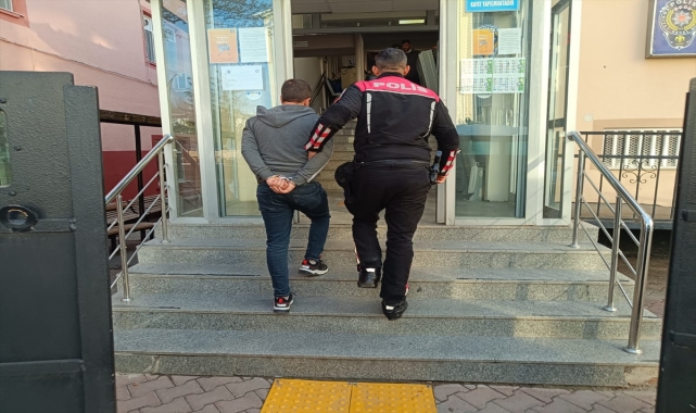 Kırşehir'de evden hırsızlık yaptıkları öne sürülen 2 şüpheli yakalandı