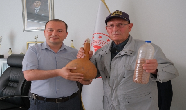 Babasından kalan ata tohumlarını İlçe Tarım ve Orman Müdürlüğüne verdi