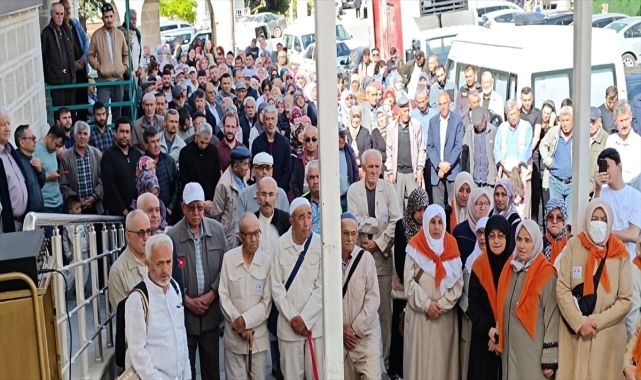 Beypazarı'nda hacı adayları dualarla uğurlandı