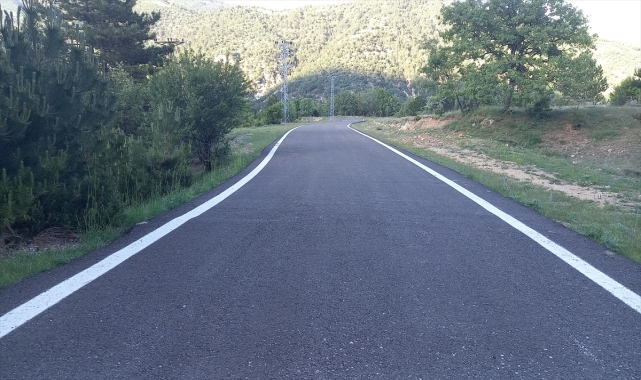Beypazarı'nda köy yollarında sıcak asfalt çalışması yapıldı