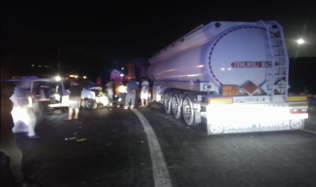 Mersin'de minibüs ile akaryakıt yüklü tankerin çarpışması sonucu 14 kişi yaralandı