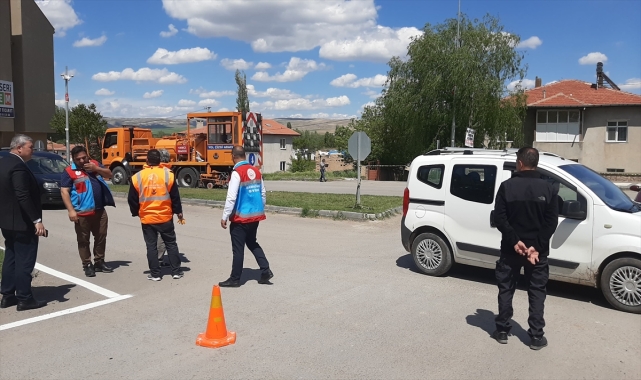 Sarıoğlan'da caddelerin yol çizgileri yenileniyor