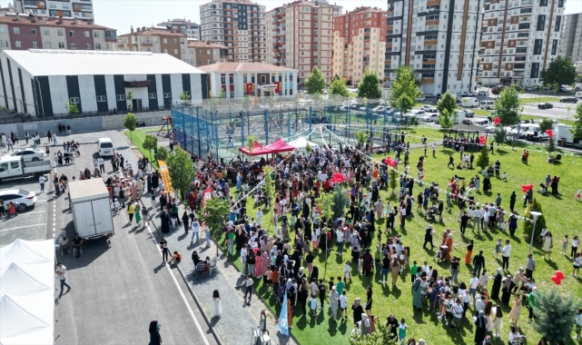 Melikgazi Belediyesi, öğrenciler için karne şenliği düzenledi