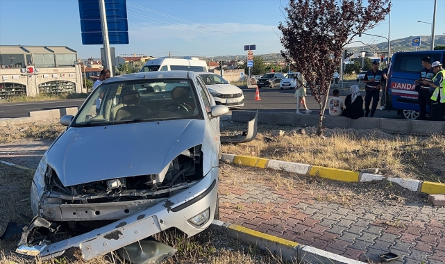 Nevşehir'de iki otomobilin çarpışması sonucu 3 kişi yaralandı
