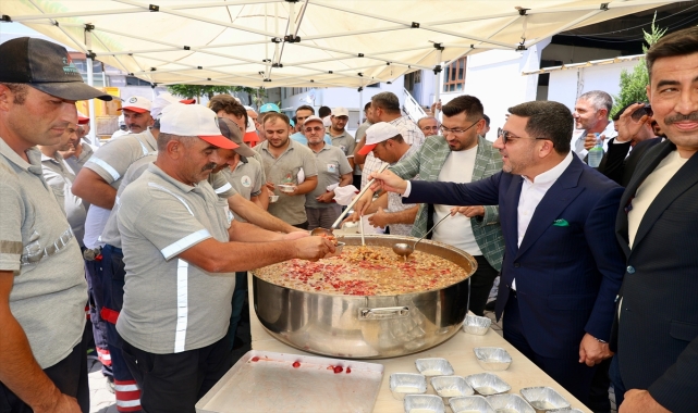 Nevşehir Belediye Başkanı Arı'dan personele aşure ikramı
