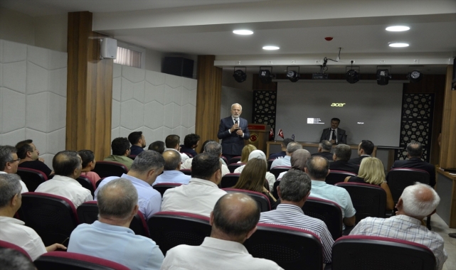Eskişehir İl Sağlık Müdürü Bildirici, muhtarlarla buluştu