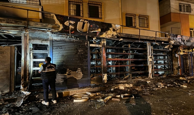 Tarsus'ta markette çıkan yangın söndürüldü