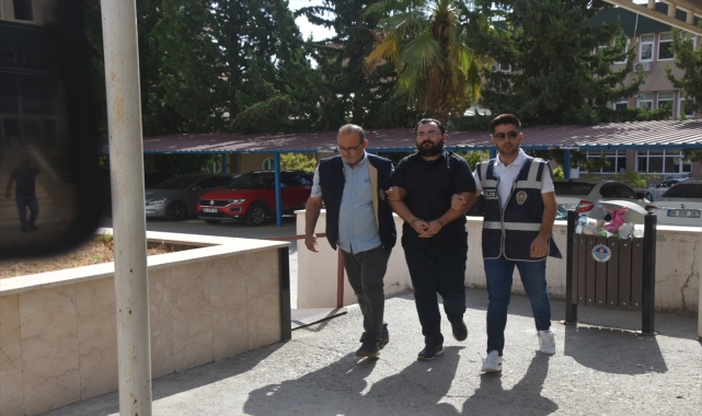 GÜNCELLEME - Mersin'de emekli öğretim görevlisinin ölü bulunmasıyla ilgili oğlu tutuklandı