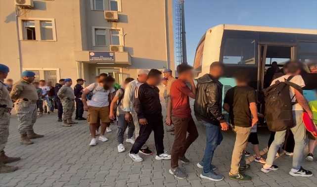 Mersin'de 50 düzensiz göçmen yakalandı
