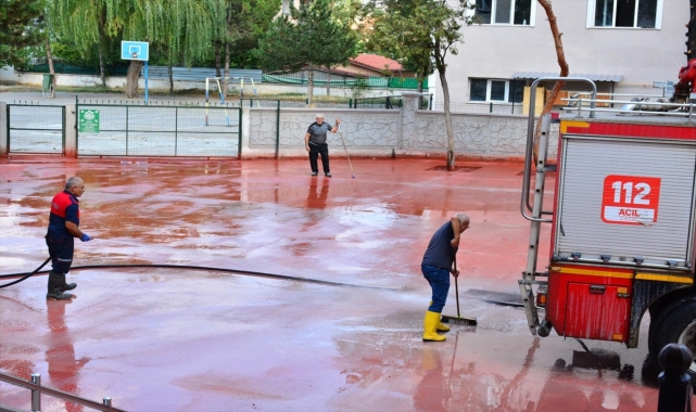 Sorgun Agahefendi İlkokulu'nun bahçesi yenilendi