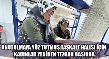 UNUTULMAYA YÜZ TUTMUŞ TAŞKALE HALISI İÇİN KADINLAR YENİDEN TEZGAH BAŞINDA