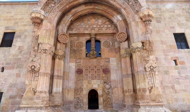 Divriği Ulu Camii ve Darüşşifası, restorasyonun ardından yaklaşık 40 bin kişiyi ağırladı