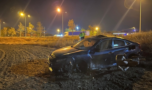 Eskişehir'de devrilen otomobilin sürücüsü yaralandı