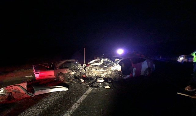 Eskişehir'de iki otomobilin çarpışması sonucu 4 kişi öldü