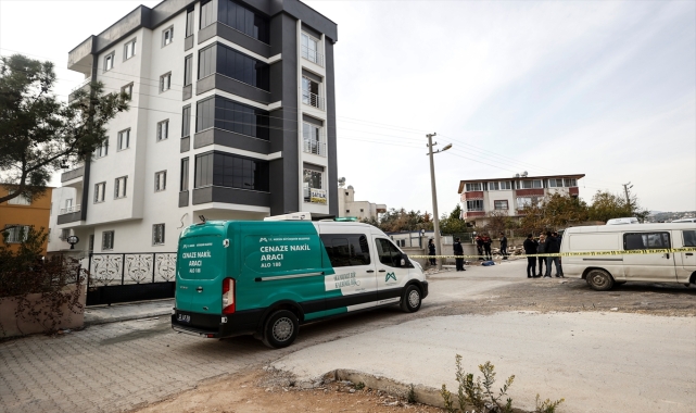 GÜNCELLEME - Mersin'de karısını öldürüp kaçan zanlı, çocuğunu da öldürüp intihar girişiminde bulundu
